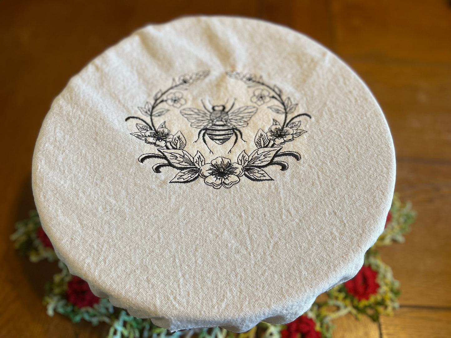 Reusable Bowl Cover on 100% US Cotton Honey Bee Wreath Laurel